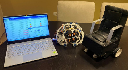 Wheelchair controlled by EEG sensor ,communicate by HC-05 