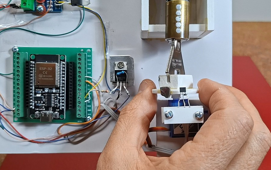 Professional grade Smart Lock with ESP32, BLE and Android App Control ...