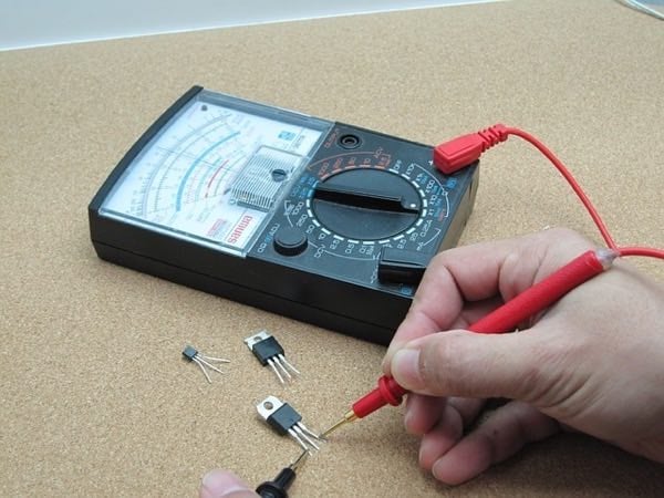 An electrical engineerâ€™s first-person view as they test the electrical properties of a transistor